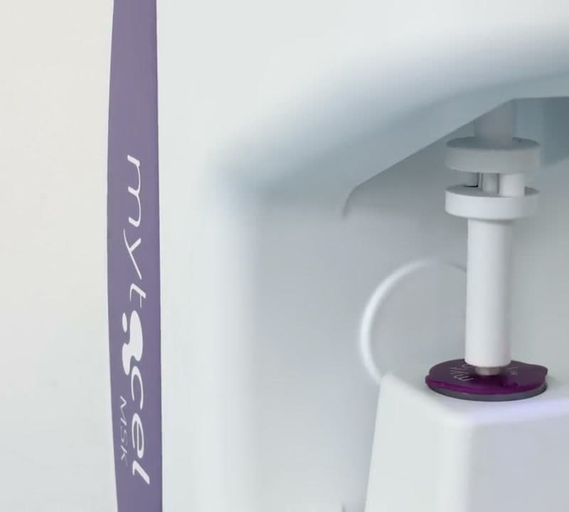 The processing unit running a cycle with the single-use cartridge in place